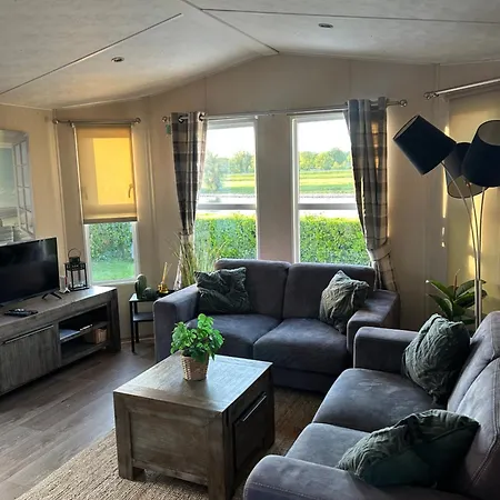 Mikas Mit Flussblick Chalet