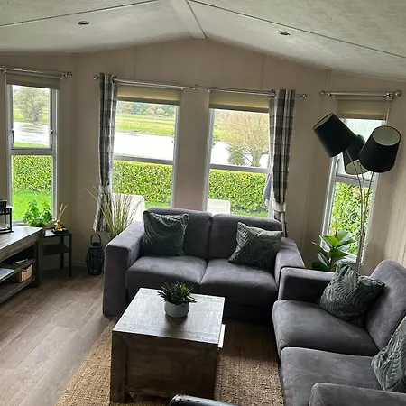 Mikas Mit Flussblick Chalet *