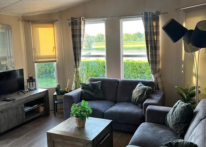 Mikas Mit Flussblick Chalet