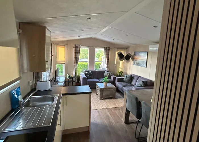 Mikas Mit Flussblick *