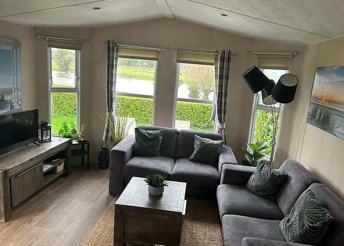 Mikas Mit Flussblick Chalet *