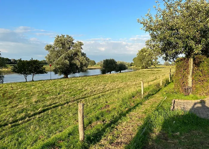 Mikas Mit Flussblick Chalet